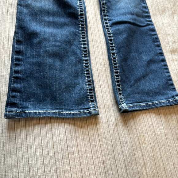 Ariat Real Denim stretch flare jeans, 26 inch waist 29 inch length - Picture 5 of 7